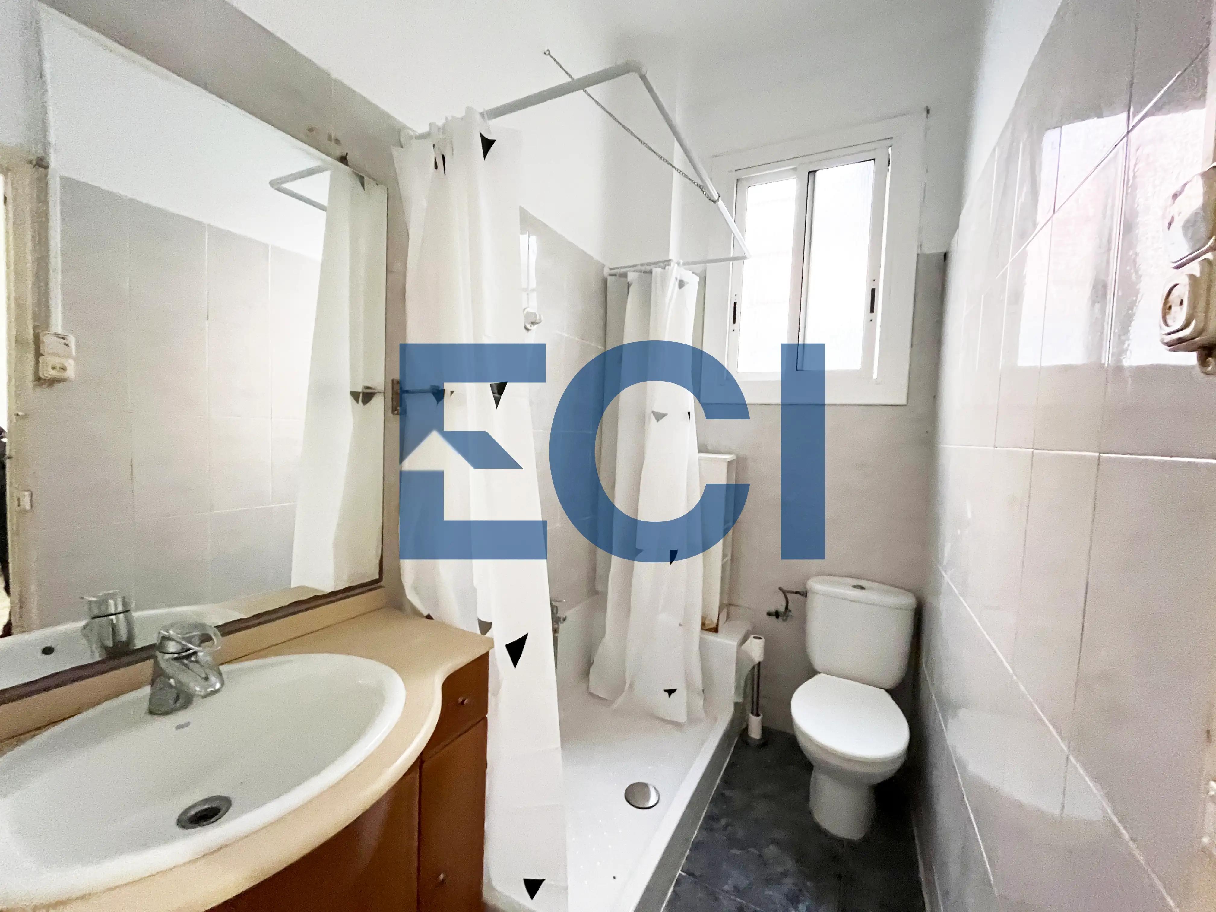 PISO EN VENTA EN CORNELLA MODERN