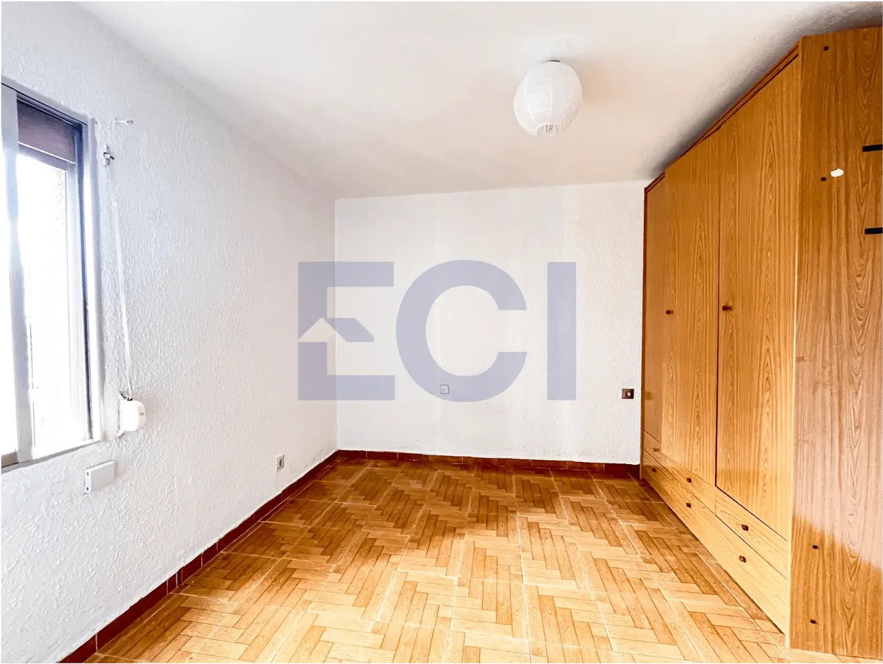 PISO EN AV SANT ILDEFONS